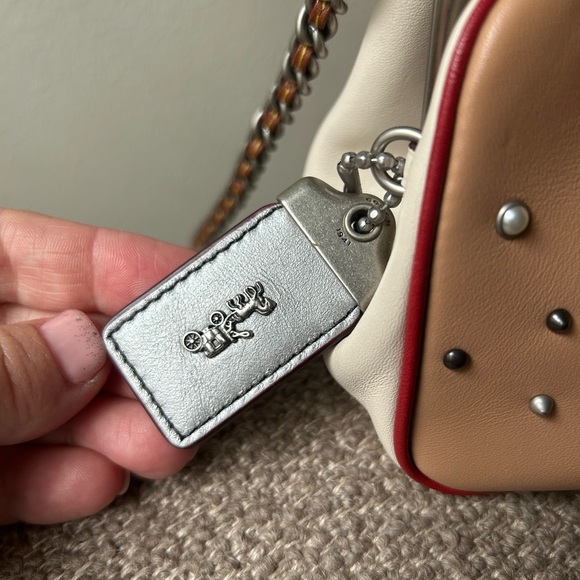 Coach Kiss Lock Frame Bag 23 w/ Sundae - Picture 5 of 9